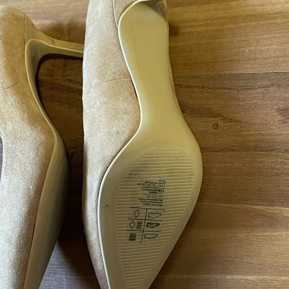 Heels - Picture 4 of 6